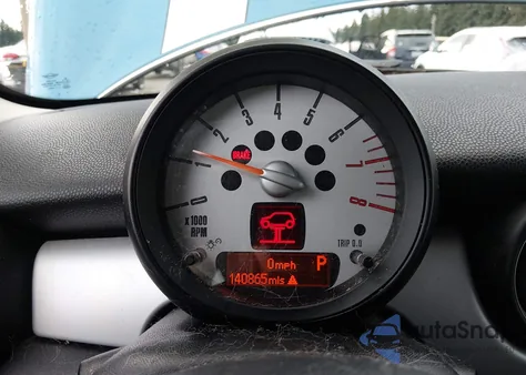 2013 Mini Hardtop Cooper z USA, uszkodzony, nr VIN WMWSU3C59DT687129